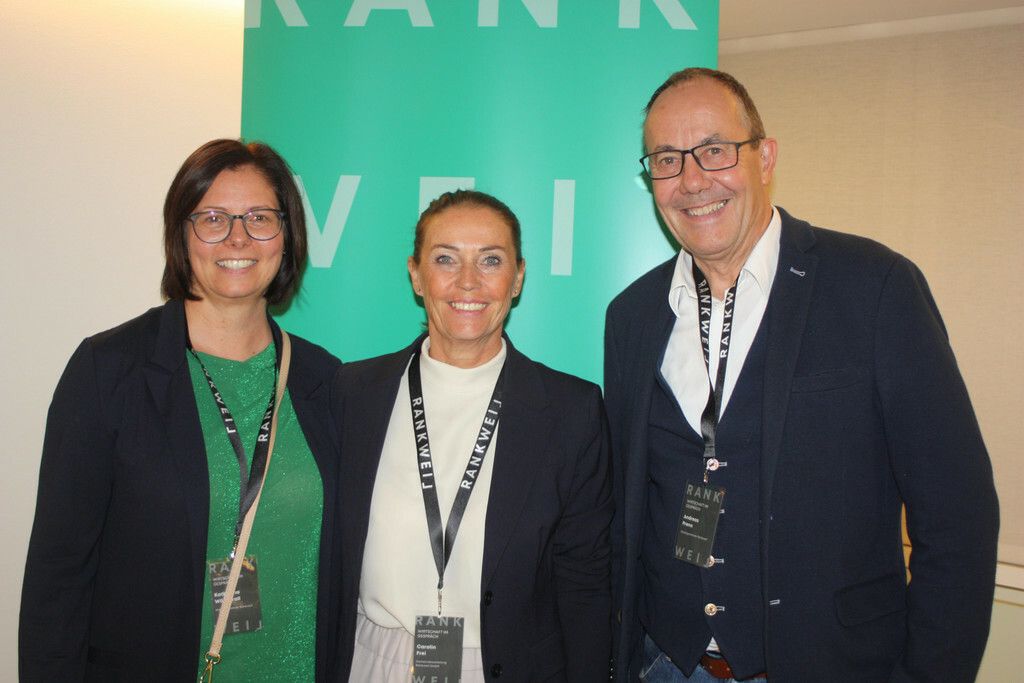 Bürgermeisterin Katharina Wöß-Krall mit Carolin Frei und Andreas Prenn. VN-TK