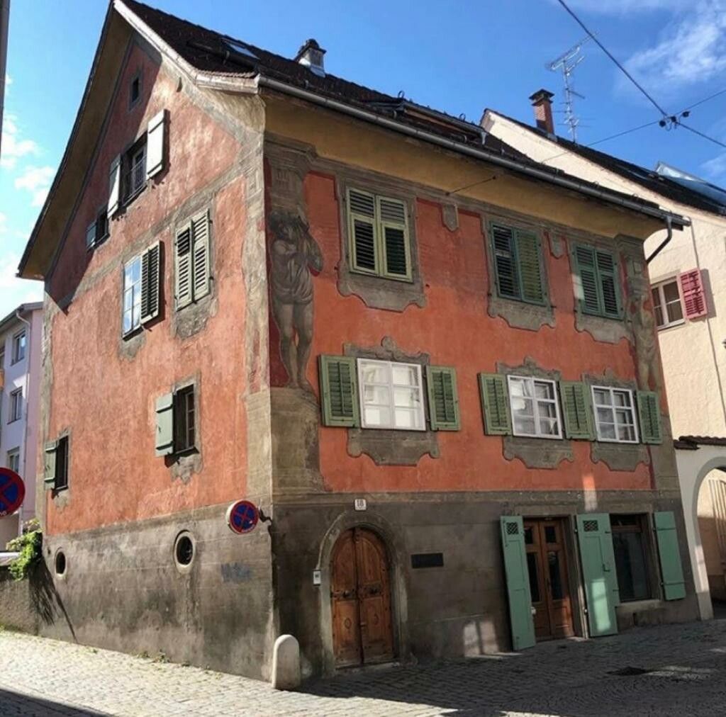 Das barocke Bürgerhaus aus der 2. Hälfte des 17. Jahrhunderts, wird nach einer ehemaligen Besitzerfamilie Haitingerhaus genannt.