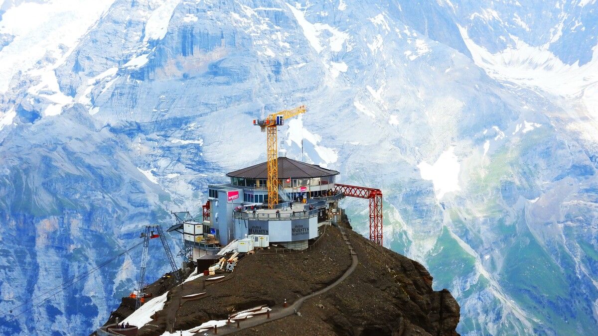 Das Bergrestaurant auf dem Schilthorn, im Bond-Film Piz Gloria genannt, erhält ein Update mit Garaventa-Seilbahn. Schilthornbahn