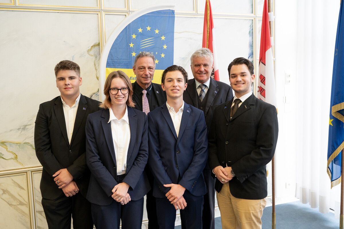 Das EU-Botschafterteam der HAK HAS Feldkirch bei der Verleihung des EU-Förderpreises der AIACE, Sektion Österreich. HAK HAS Feldkirch
