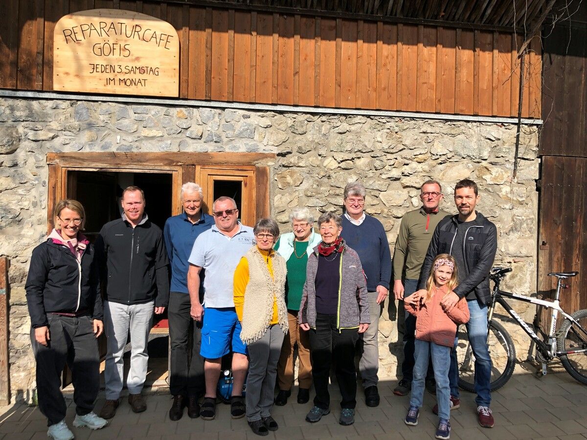 Das Reparaturcafé in Göfis lädt mit seinem engagierten Team jeden dritten Samstag im Monat zum Reparieren ein.reparaturcafé