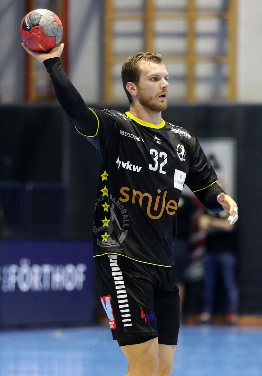 Den „Smile“-Schriftzug auf der Brust wollen Matic Kotar und Bregenz Handball im Europacup und in der HLA-Meisterliga bestätigen.GEPA