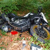 Biker stürzte 15 Meter über Böschung