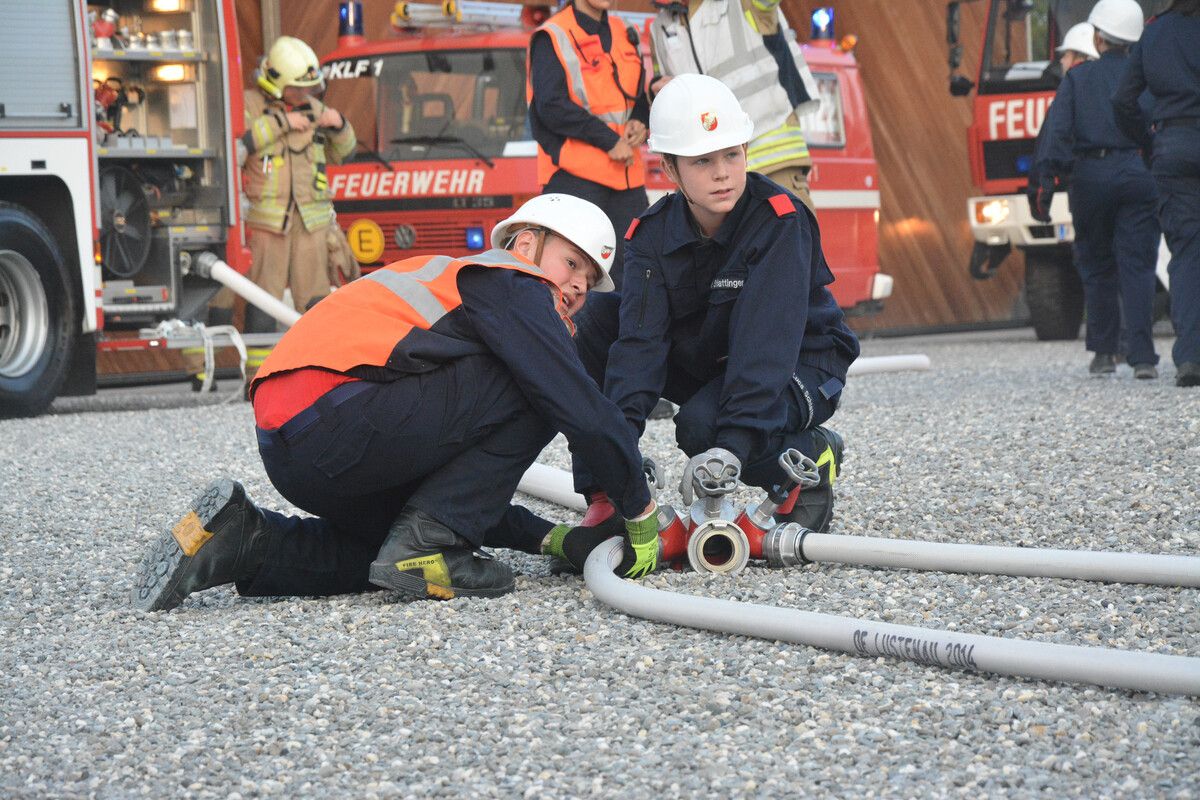 Der Feuerwehrnachwuchs war mit Einsatz bei der Sache. bvs (4)