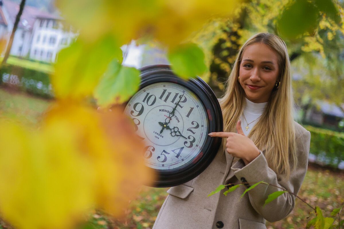 Der längste Tag des Jahres steht bevor: Martina (18) aus Dornbirn freut sich, dass es morgens jetzt früher hell wird. VN/Steurer