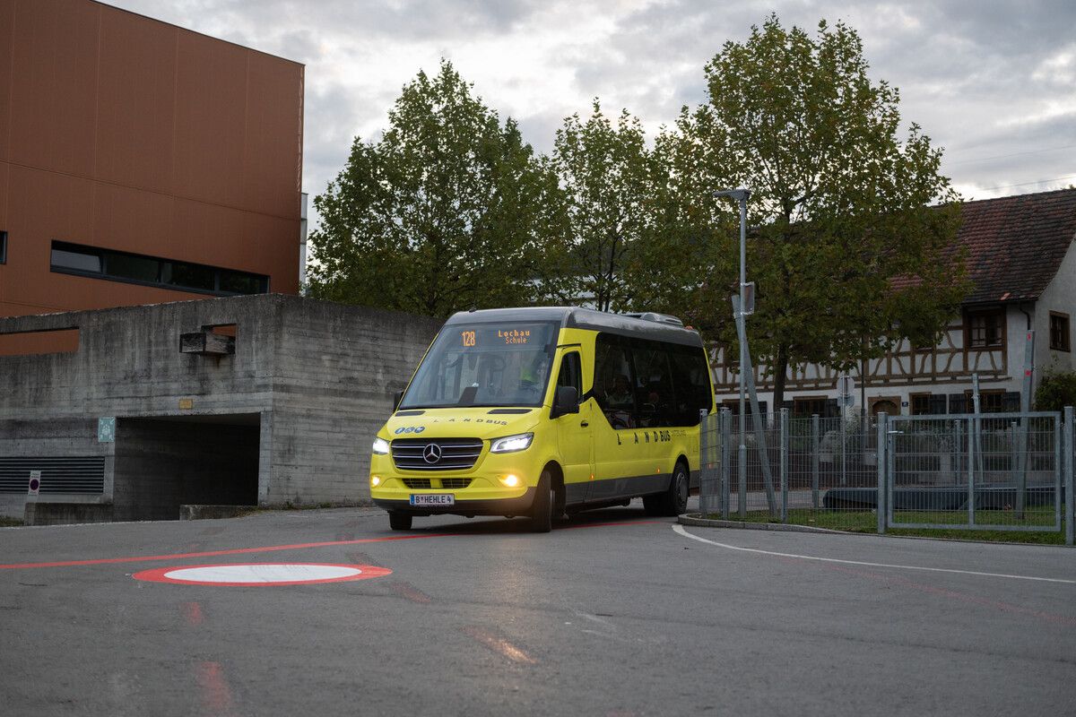 Derzeit holt ein Schulbus die etwa 30 „Bergkinder“ morgens und mittags ab, passend zu den Schulzeiten. Künftig sollen die Busfahrzeiten stärker an den Pendlerverkehr und die Zugzeiten angepasst werden. vn-ber (2)