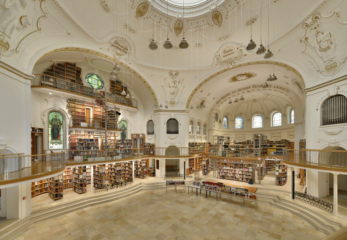 Die beiden Lesungen finden in der nächsten Woche im Kuppelsaal der Landesbibliothek statt. Wikipedia
