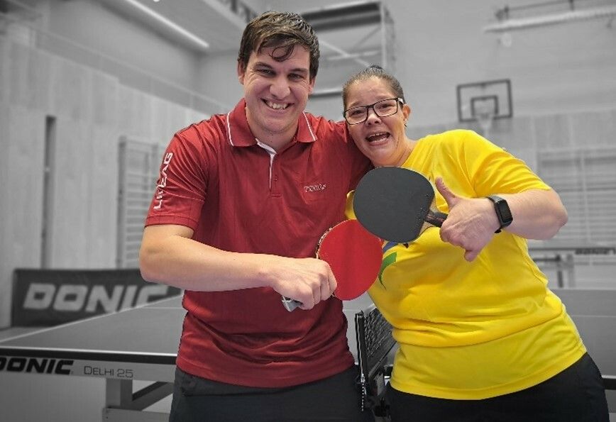 Die Bühne ist bereit: Tischtennistalente mit Down Syndrom und mentaler Beeinträchtigung stehen im Rampenlicht. SV CAPS Vorarlberg