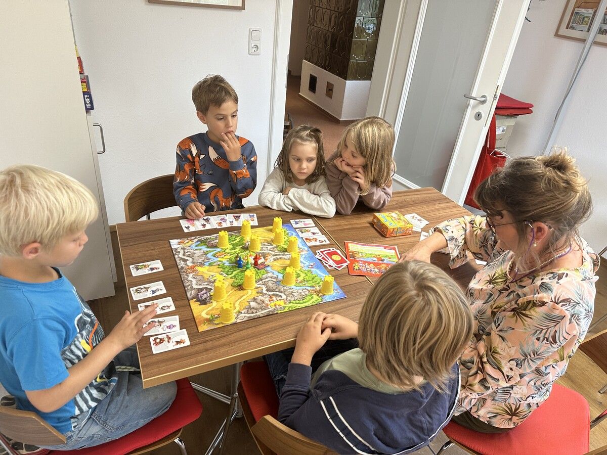 Die „Coole Spielestunde“ in der bugo Göfis berücksichtigt den Entwicklungsgrad der Kinder. BI(5)