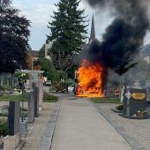 Elektro-Kleinlaster in Flammen