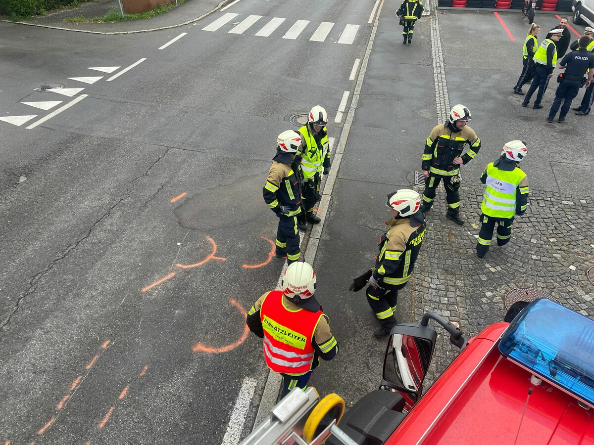 Die Feuerwehr war mit dem Binden von ausgelaufenen Betriebsstoffen beschäftigt. Fw Weiler