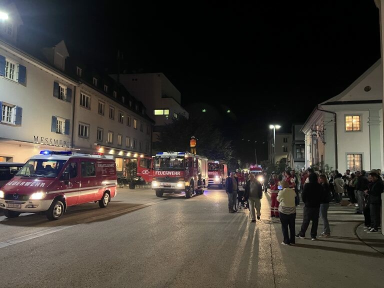 Die Gäste und Hotelangestellten wurden an einem Sammelplatz betreut. Vlach
