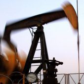 Gewinne von Exxon und Chevron halbiert