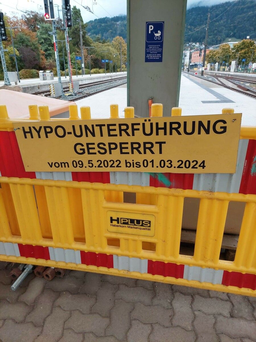 Die Hypo-Unterführung bleibt laut Aushang bis 1. März gesperrt. Leserreporter