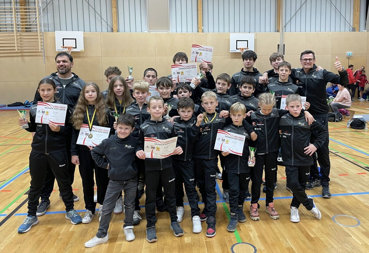 Die Nachwuchsringer aus Klaus beim internationalen Munich Kids Open Turnier. verein
