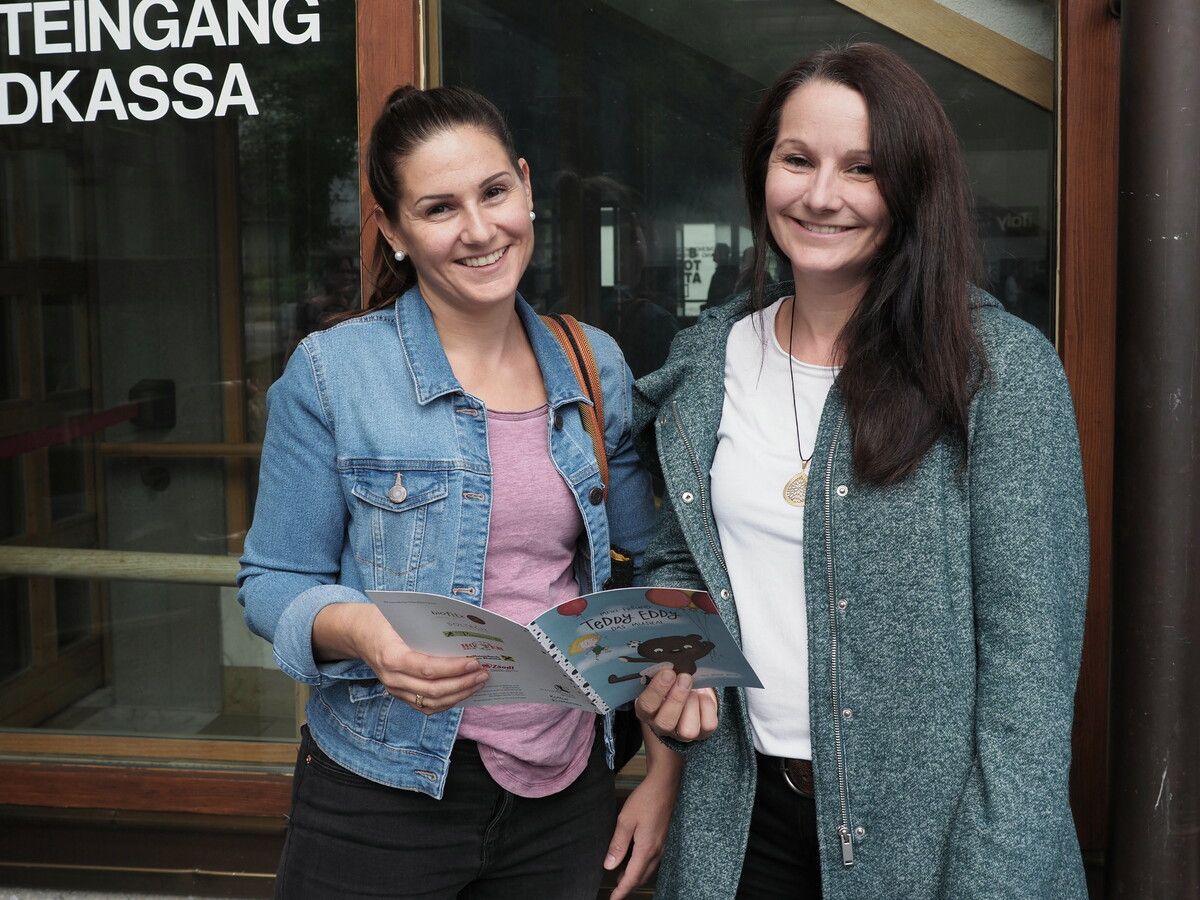 Die Schwestern Anja Metzler und Nadine Oberjörg freuten sich auf das Musical.