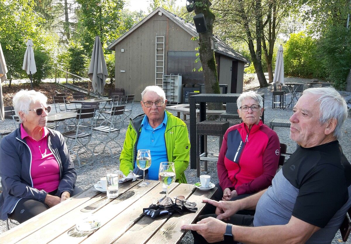 Die Senioren von Vorarlberg 50Plus Koblach genossen eine wohlverdiente Rast beim Kiosk am Rohr.Vorarlberg 50plus Koblach