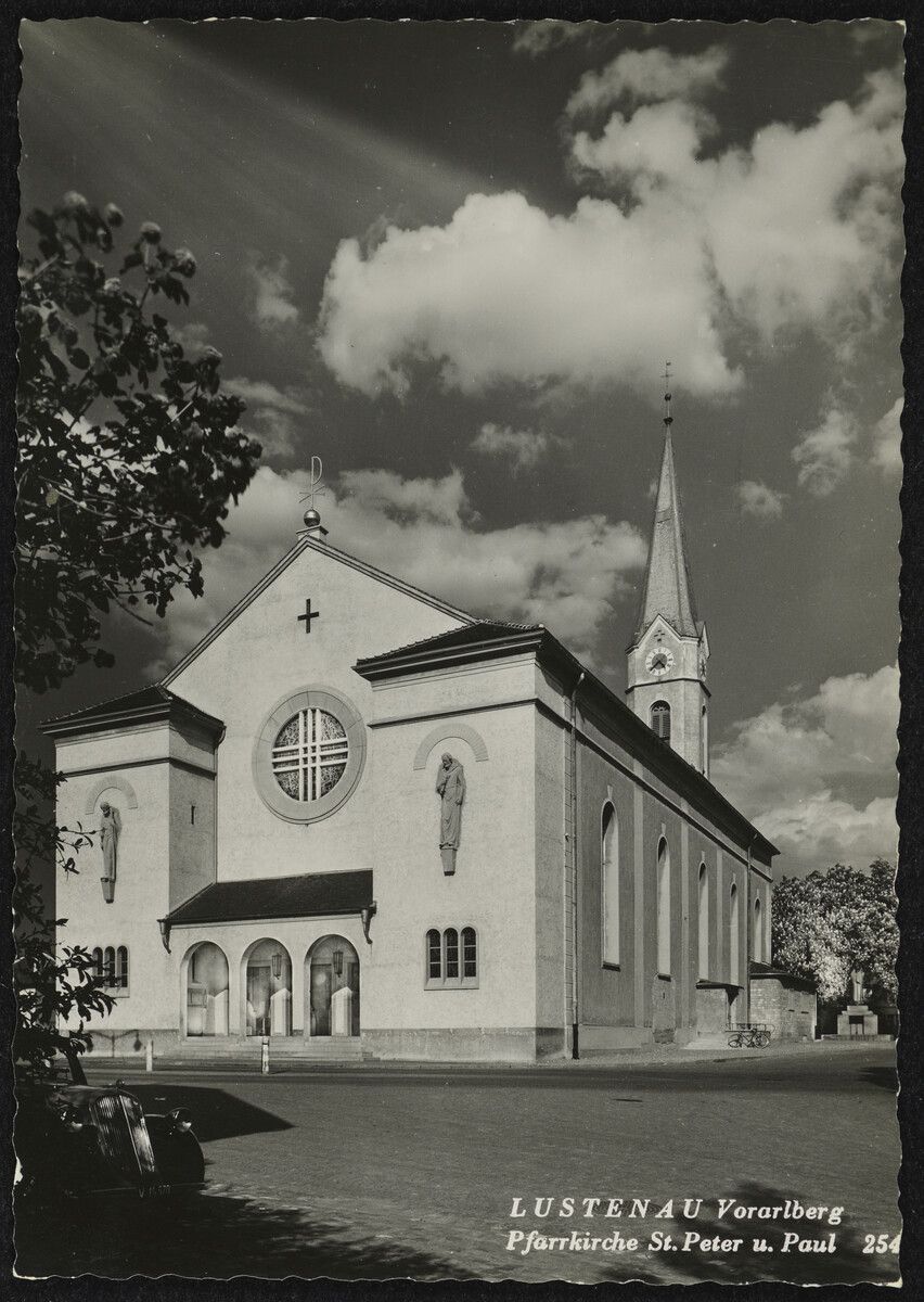 Die Straßenecke vor der Kirche im Jahr 1958.
