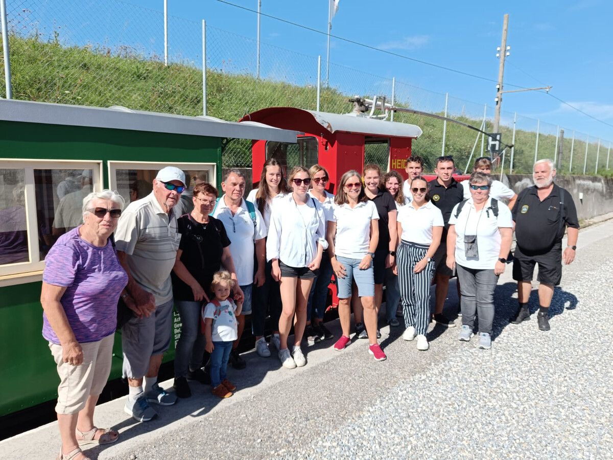 Die Untergässler Fasnatzunft Hohenems auf ihrem Ausflug zu den Rhein-Schauen.Untergässler Fasnatzunft Hohenems