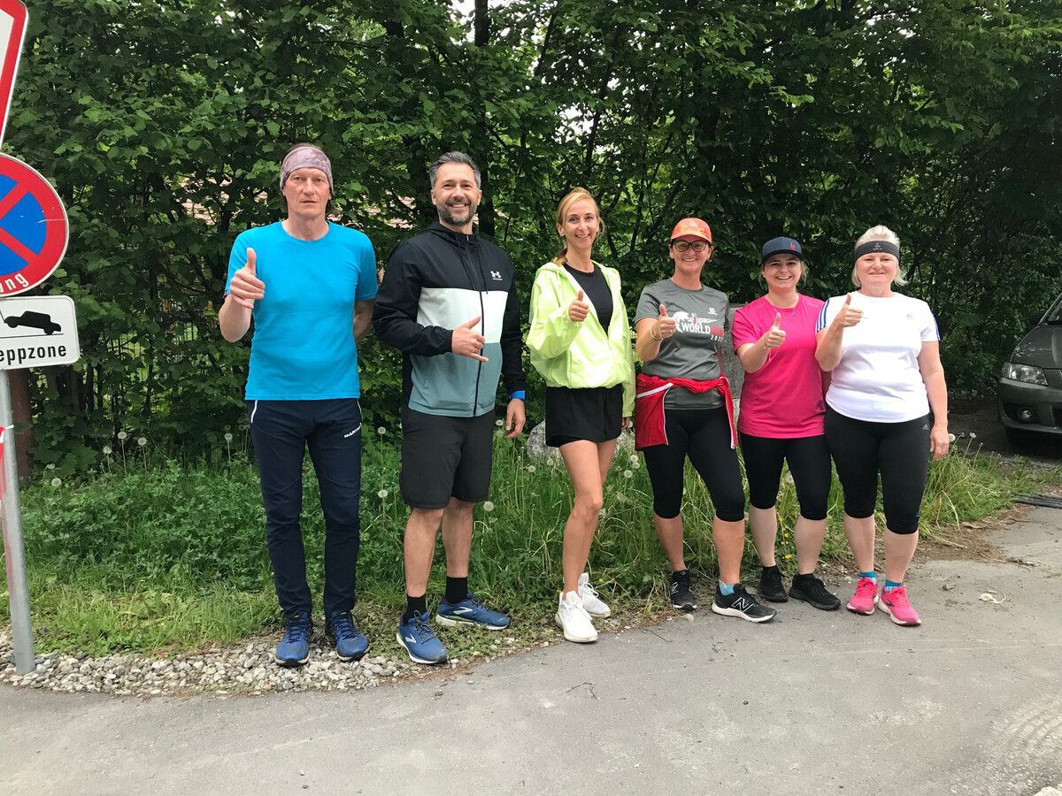 Die VN-Laufgruppe beim Trainingsstart im Mai (v. l.): Walter Zugg, Ralph Moser, Diana Rupp, Sabine Greber, Nadine und Annette Spanring.MM