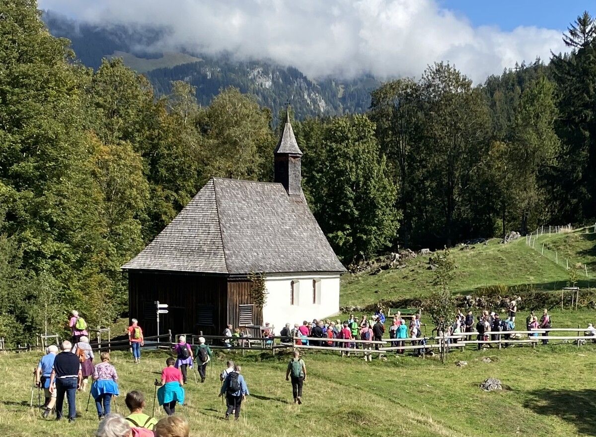 Die Wandergruppe erkundete die herbstliche Pracht des Bregenzerwaldes. 50Plus