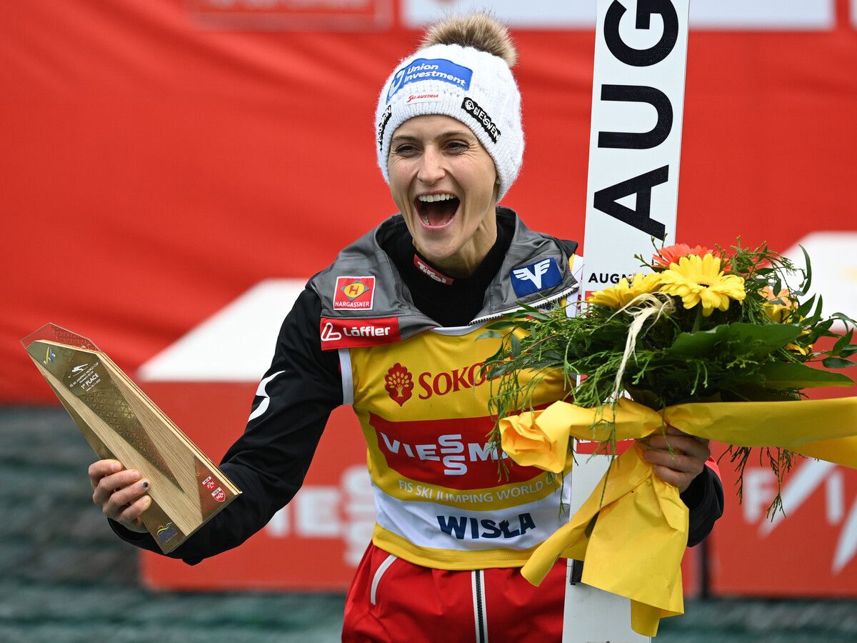 Eva Pinkelnig kürte sich zur Gewinnerin im Gesamtweltcup der Skispringerinnen und hat berechtige Chancen auf den Titel „Sportlerin des Jahres“.ap