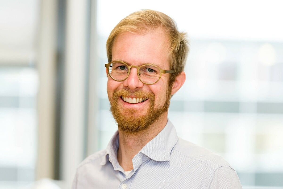 „Ma hilft ermöglicht uns eine schnelle und unkomplizierte Entlastung von Familien in finanziellen Notlagen. Die Befreiung von existenziellen Sorgen schafft Freiräume für neue Lösungswege und die Stabilisierung der Lebenssituation. Die Hilfe gibt Sicherheit und ermöglicht Orientierung. Von Ma hilft profitieren jedes Jahr über 200 Kinder und ihre Familien. Wir sind wirklich froh, Ma hilft als Partner an unserer Seite zu wissen.“ Simon Burtscher-Mathis, GF Vorarlberger Kinderdorf.