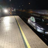 Autofahrerin (70) war auf dem Bahngleis unterwegs. »A10
