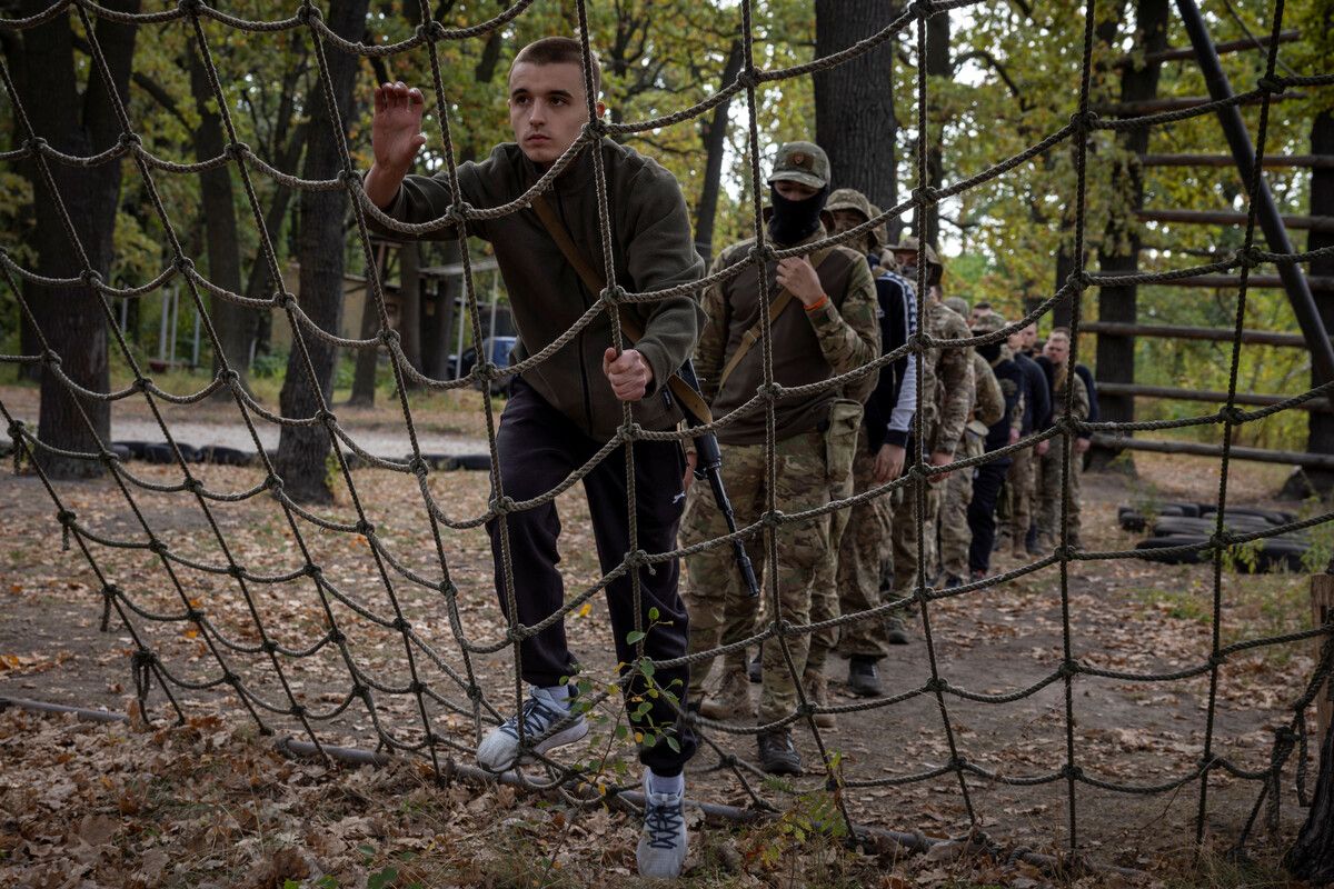 Freiwillige für die ukrainische Armee im Training.Reuters