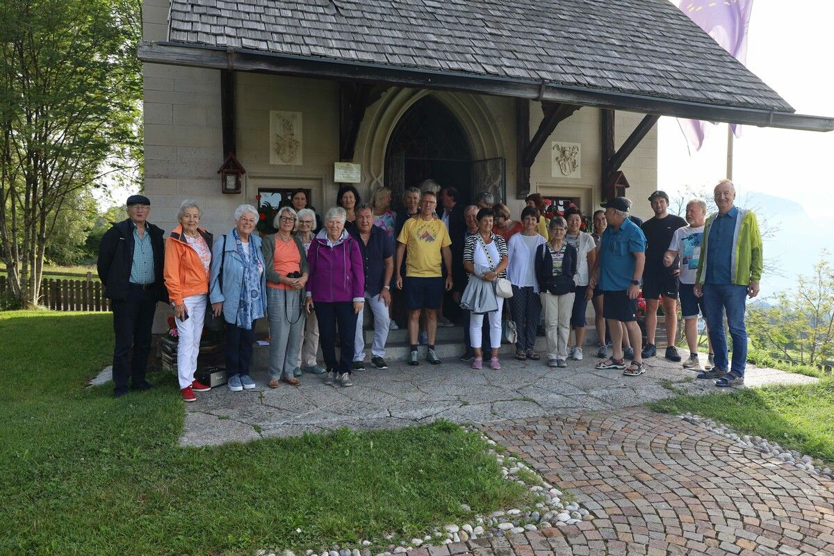 Gemeinsame Andacht: Die Kolpingfamilie Bludenz feierte eine besinnliche Messe in der Kirche von Kematen im Rahmen ihrer Reise durch das Südtirol.verein