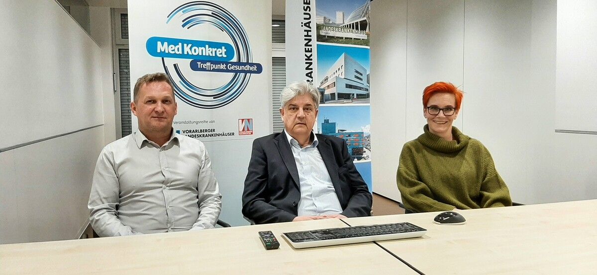 Gilbert Hämmerle und Sandra Dietrich, im Bild mit Primar Robert Strohal, engagierten sich auch bei Med Konkret.