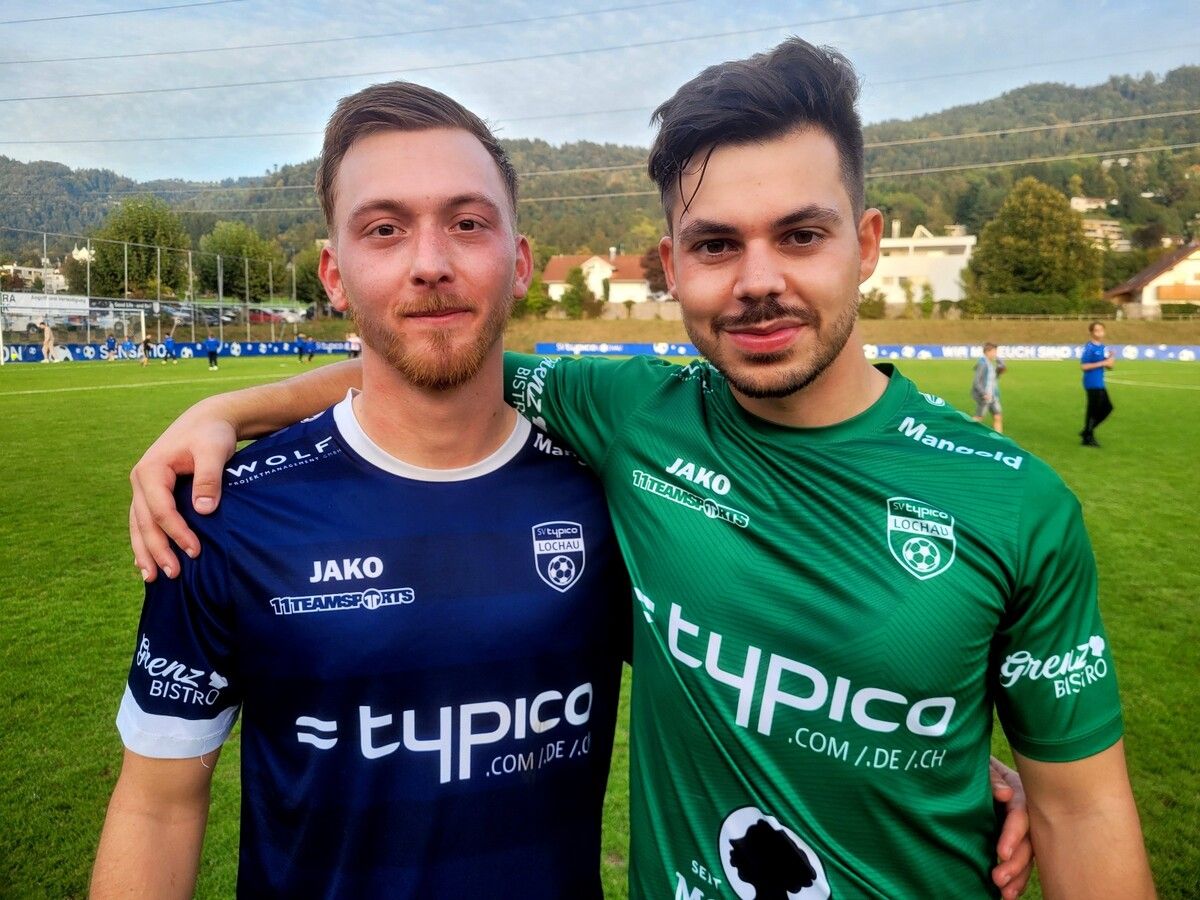 Goldtorschütze Marcel Ladinek mit Tormann Sandro Eichhübl. bms (2)