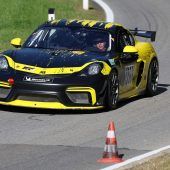 Automobilcup auf der Zielgeraden