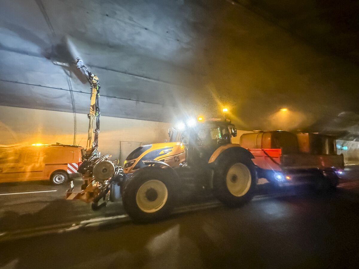 Im Achraintunnel sind einmal mehr Reinigungs- und Wartungsarbeiten angesagt. vn/paulitsch