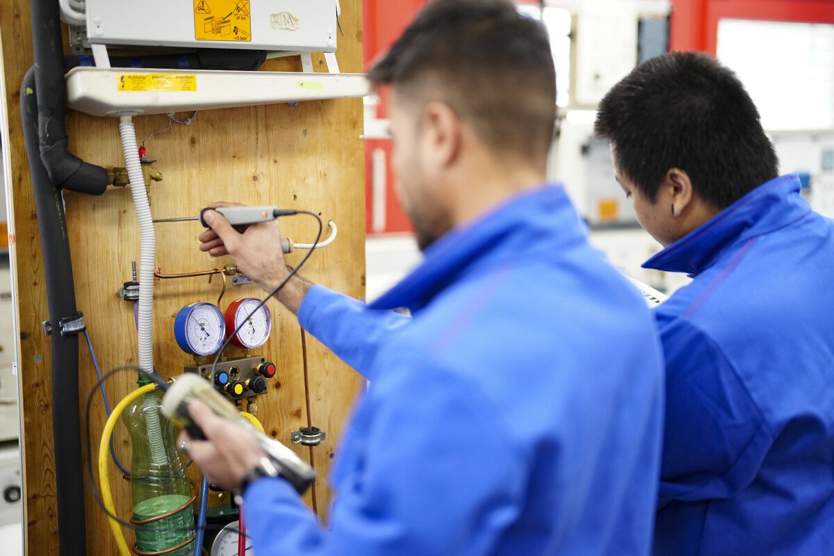 In Vorarlberg würden rund 30.000 Menschen in Vollzeitbeschäftigung trotz Verdiensteinbußen gerne weniger arbeiten.APA