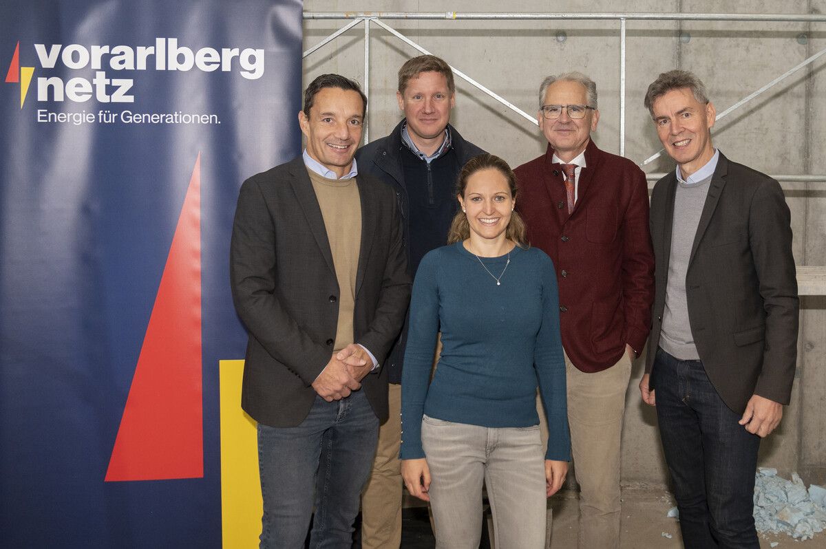 Ingemar Breuss, Tobias Haring, Bianca Kügele, Christof Germann und Johannes Türtscher machten sich ein Bild vom Umspannwerk Bürs.patrick säly