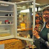 Offener Kühlschrank wird fünf Jahre alt