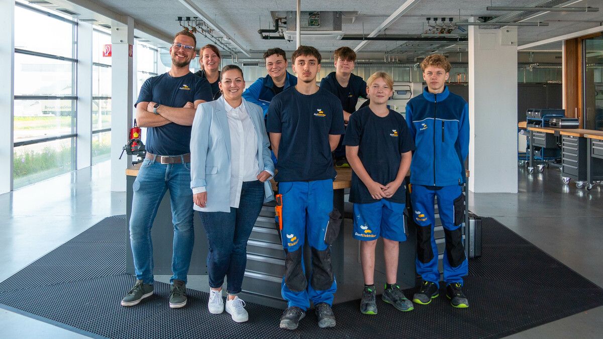 Lehrlinge Beim Dorfelektriker haben sechs Jugendliche ihre Ausbildung begonnen. Fabrizio Bottom, Caroline Frick, Romeo Carrasco González, Sebastian Neumann, Samuel Rüf und Calvin Widmann. dorfelektriker