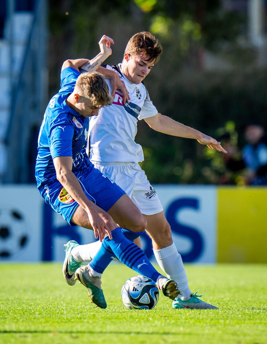 Lukas Brückler (r.), im Bild gegen Florian Kopp, gelang der sechste Saisontreffer.gepa
