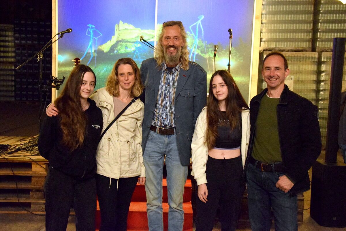 Marcel Dengel mit Martina und Christian Schallert mit Natalie und Yvonne.sco(2)