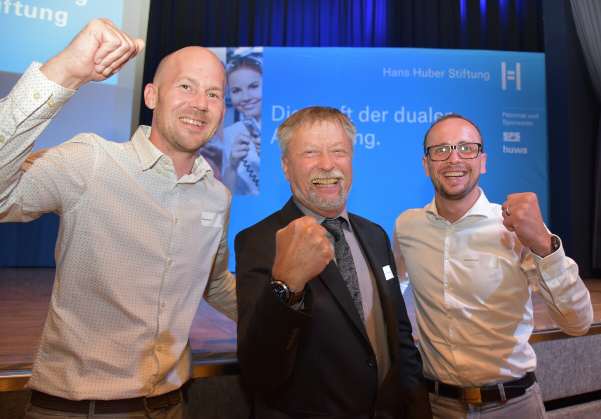Marco Simma, Hans-Thomas Schacht und Florian Lässer wurden für ihre erfolgreiche Trainertätigkeit bei den Berufsweltmeisterschaften ausgezeichnet. hanshuberstiftung