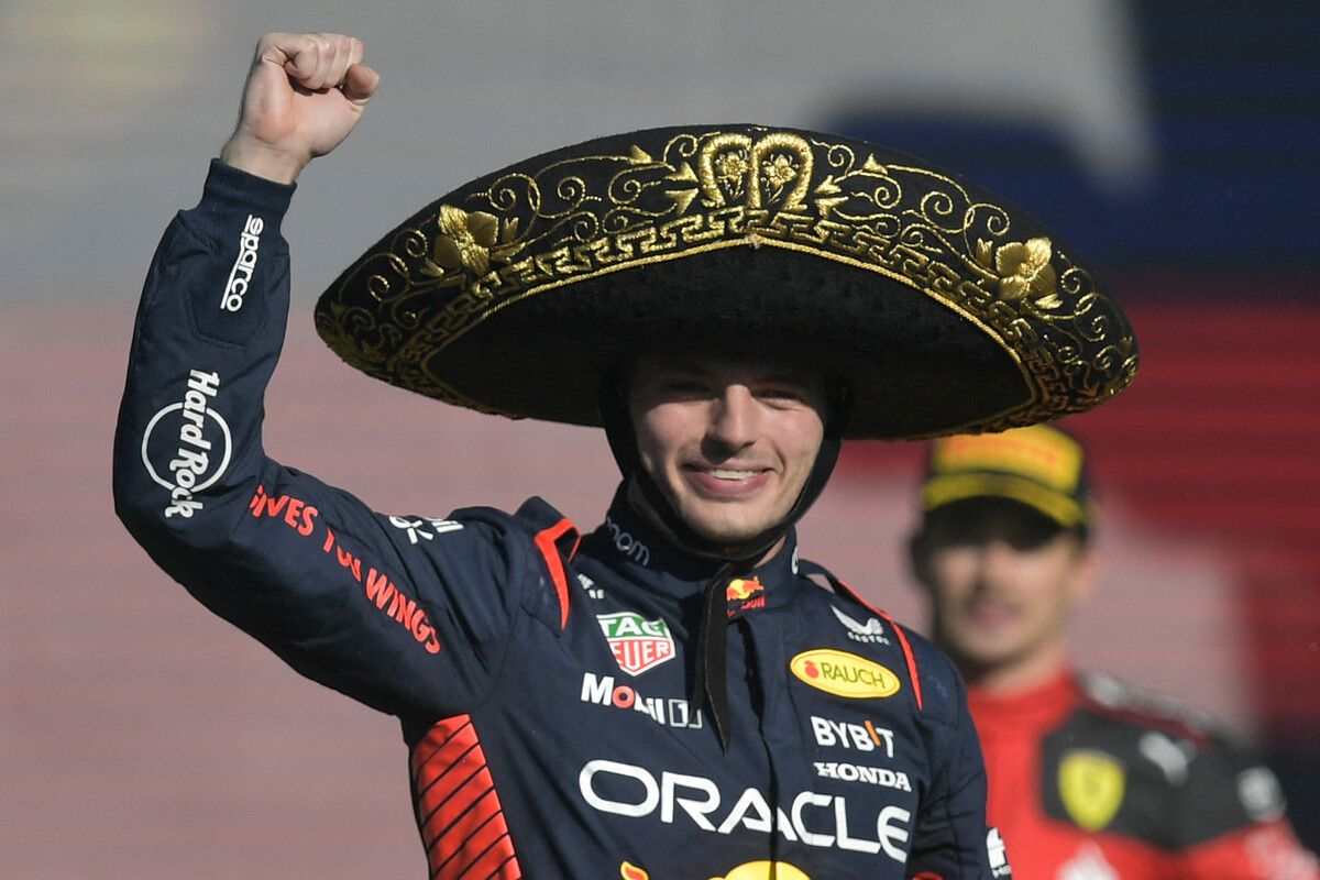 Max Verstappen wurde mit einer speziellen mexikanischen Kopfbedeckung ausgezeichnet. gepa
