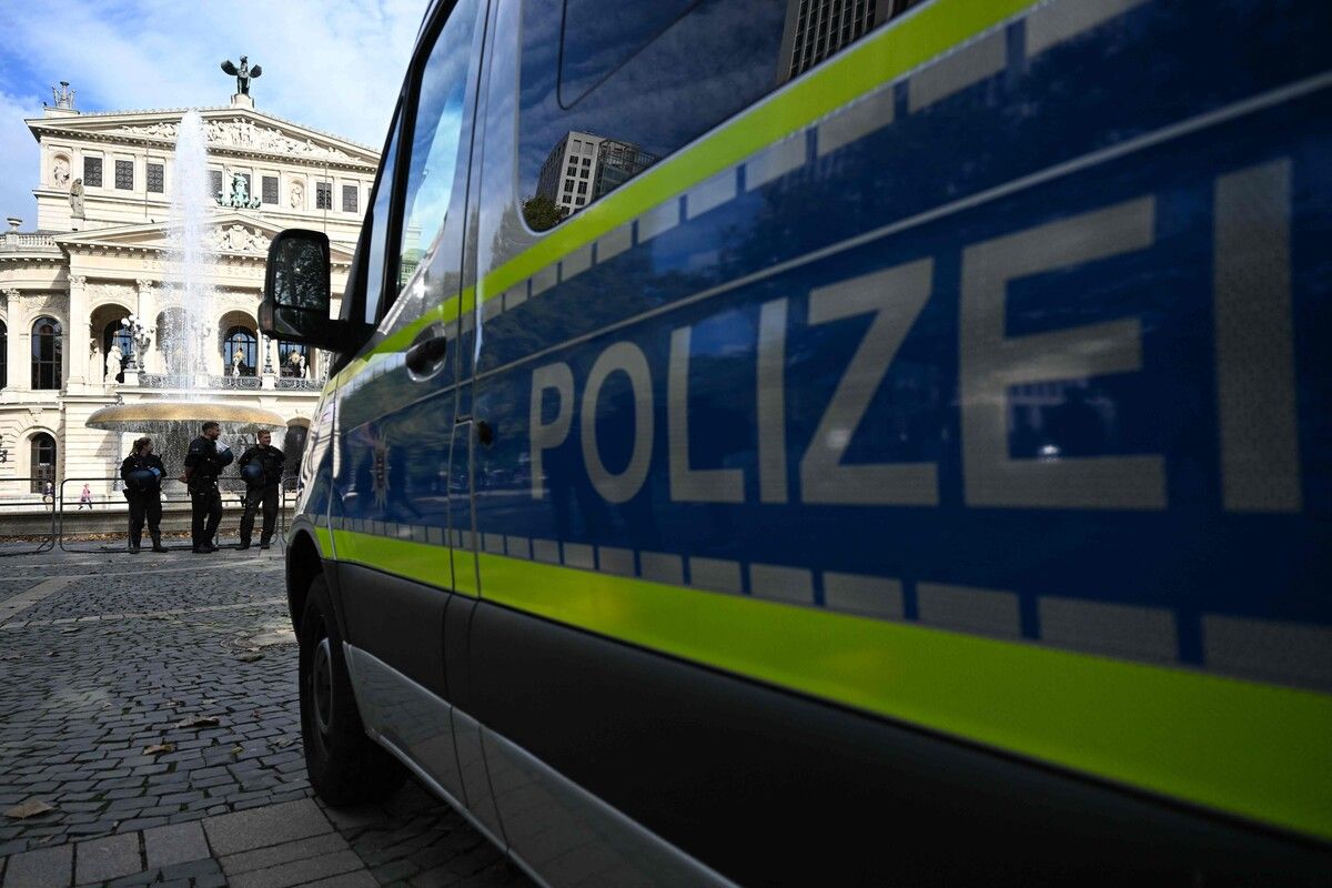 Mehrere Bombendrohungen lösten in Deutschland Polizeigroßeinsätze aus. dpa