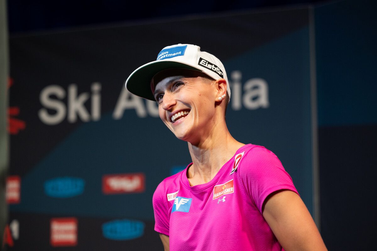 Österreichs frisch gebackene Sportlerin des Jahres Eva Pinkelnig war bei der Einkleidung bester Laune.Gepa