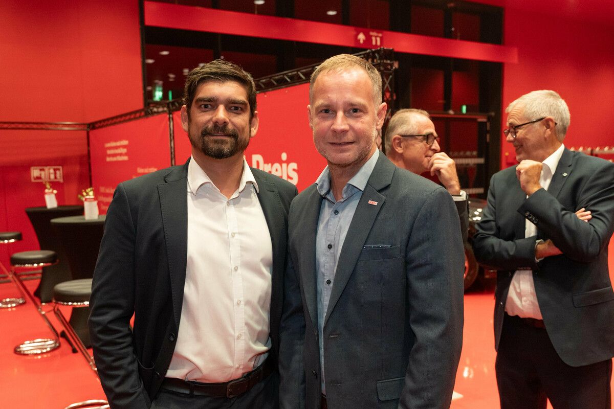 Patrick Fleisch (Russmedia Key Account) und Martin Hundertpfund (WKV).