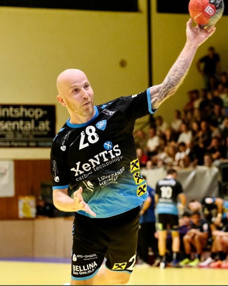 Robert Weber im Dress der HSG Bärnbach/Köflach: Ungewohntes Bild. Bei seinem ersten Match just gegen den HC Hard war er gleich bester Werfer seines Teams.HSG