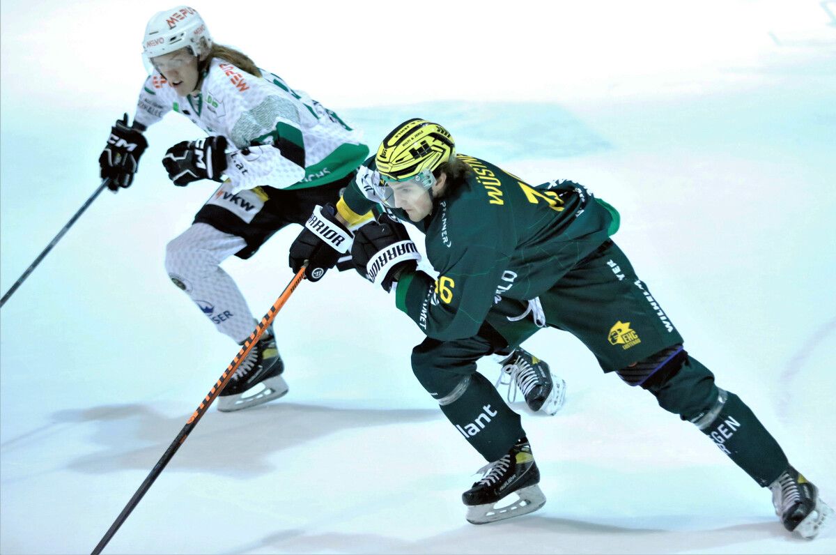 Robin Wüstner und seine Teamkameraden empfangen Meran in der Rheinhalle.EHC