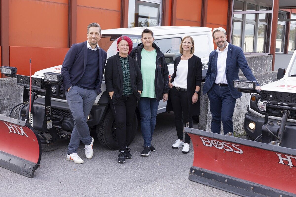 Rudolf Hermann (GF Attensam West), Heike Kohler (Regionalleitung), Hermine Kapun (Objektleitung), Sandra Lins (Administration), Markus Lang (GF Attensam West). attensam
