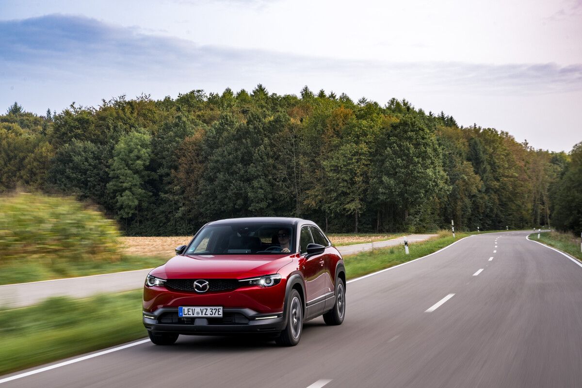 Schickes 4,4-Meter-Crossovermodell mit Plug-in-Hybridantrieb.
