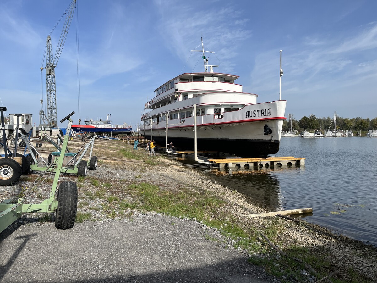 Seit Dienstagvormittag steht die MS Austria in der Werft in Fußach. Sie wird saniert.VN/Plesch (2)